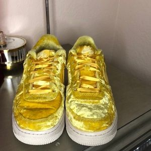 Nike Air Force 1 Velvet Yellow